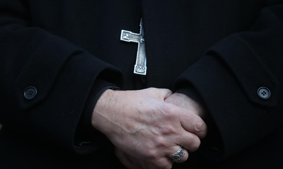 El Vaticano expulsa a un sacerdote antiabortista y partidario de Donald Trump : Noticias de