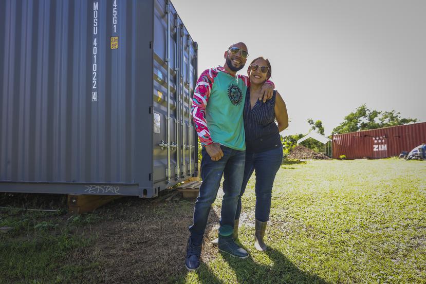 Oscarito Serrano cosecha los alimentos de su familia en su propia finca : Entretenimiento de Puerto Rico