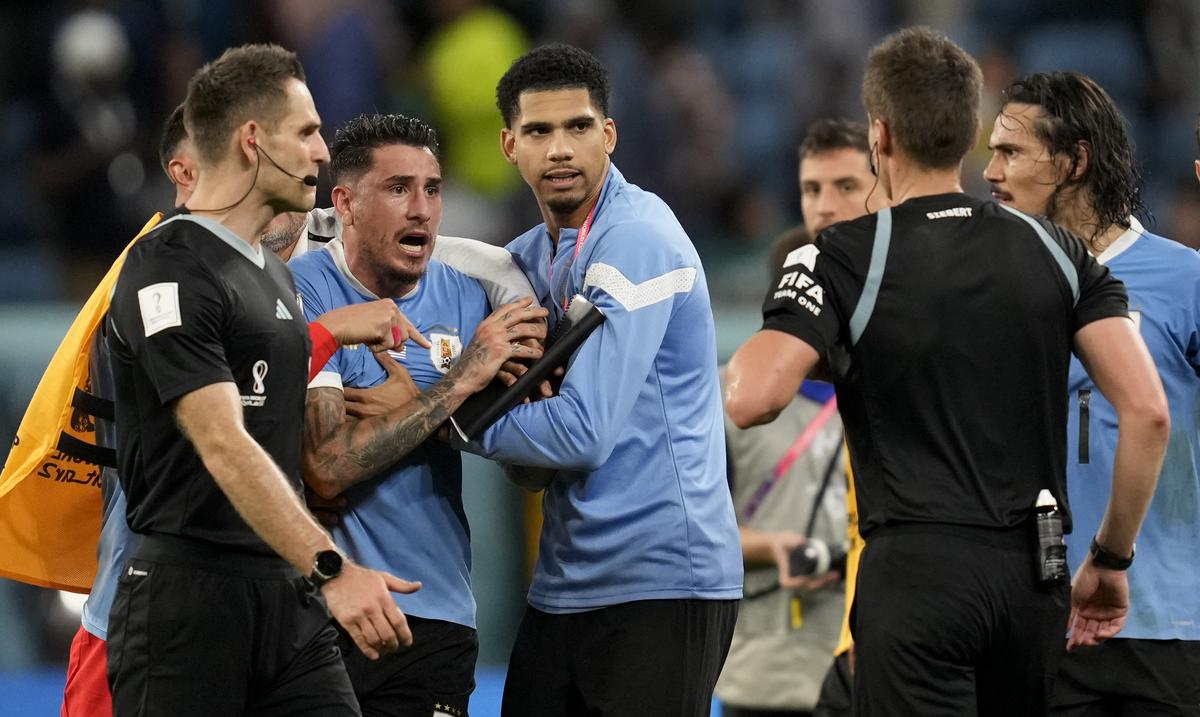 FIFA acusa a cuatro jugadores uruguayos por “conducta ofensiva e infracciones a los principios del juego limpio” : Deportes de Puerto Rico