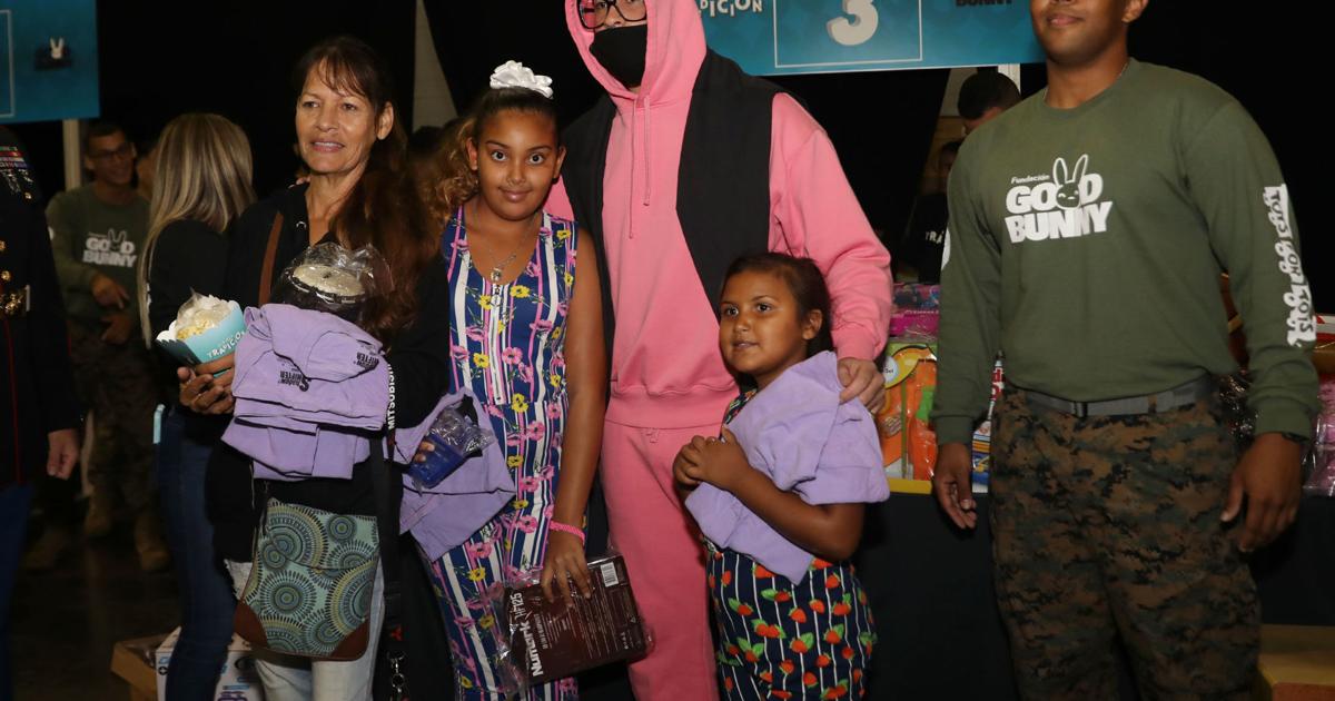 Fundacion Good Bunny anuncia entrega de regalos en el Coliseo Roberto Clemente : Entretenimiento de Puerto Rico