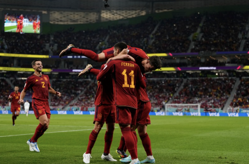 El mejor regalo para Pedri antes de su cumpleaños: conocer a Andres Iniesta : Deportes de España