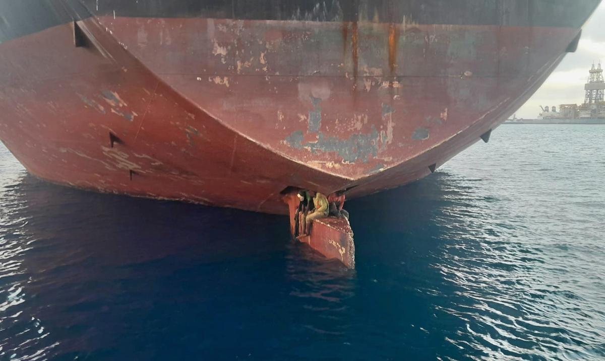 Inmigrantes que viajaron en el timon de un barco petrolero solicitan asilo en España : Noticias de