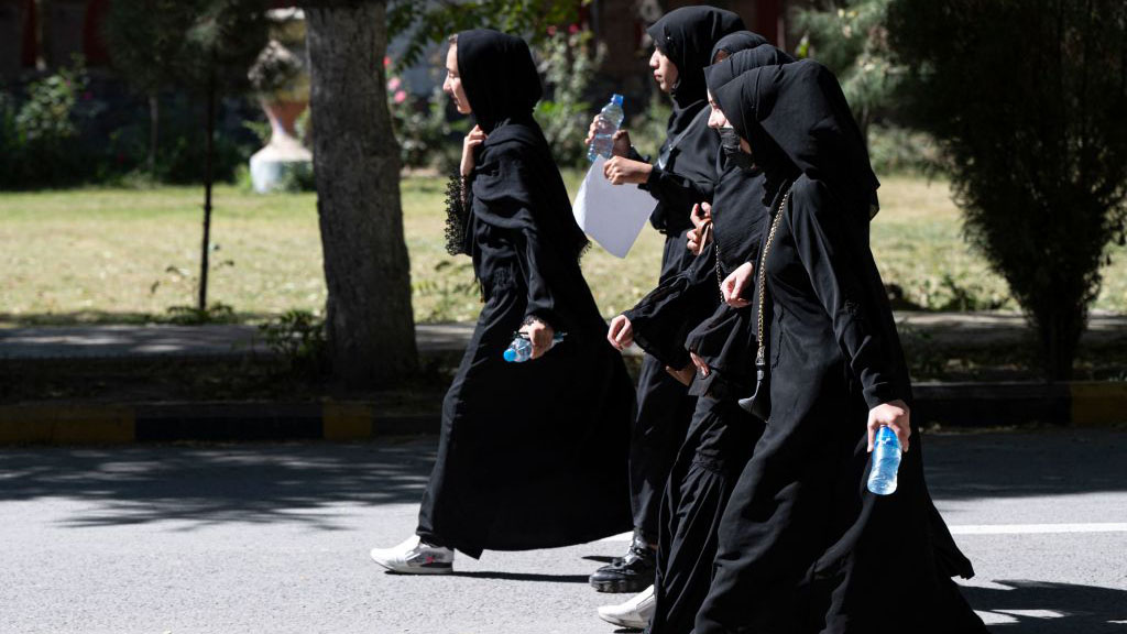 Afganistan: el Taliban prohibe a las mujeres asistir a la universidad : Noticias de