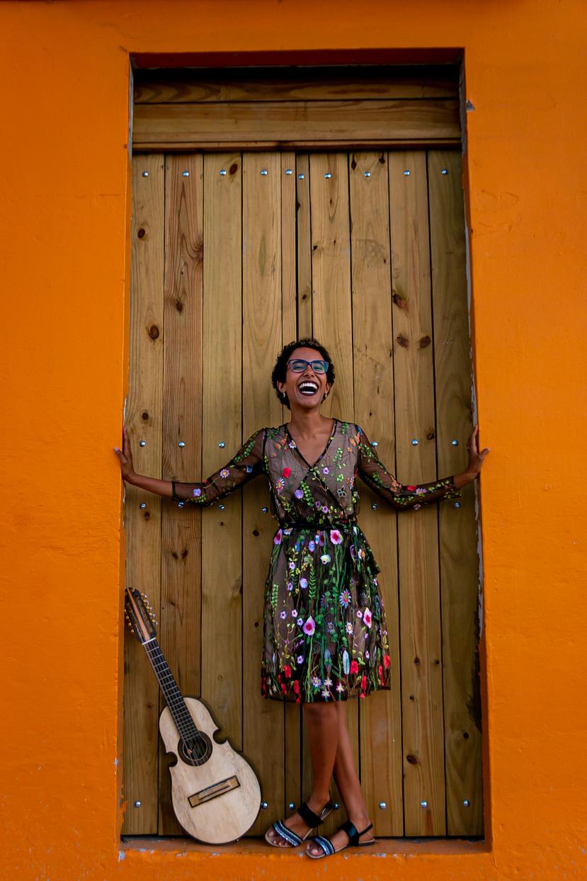 Fabiola Mendez, con el cuatro como escudo para reflexionar ante los tiempos actuales : Entretenimiento de Puerto Rico