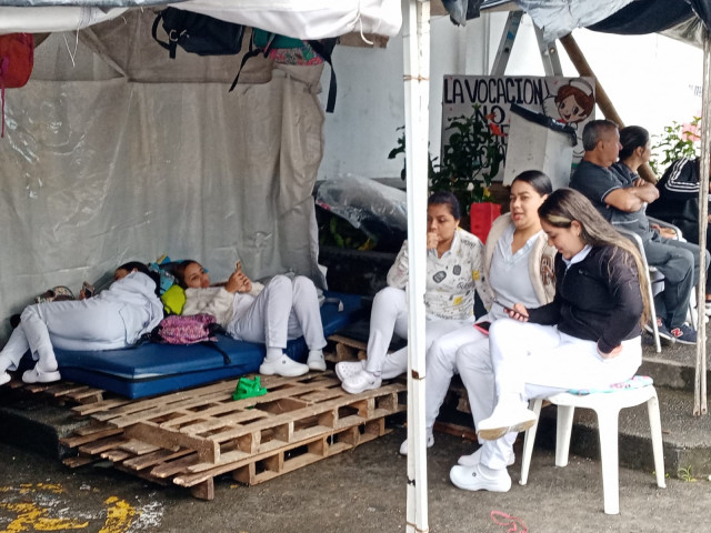 Empleados del Hospital San Marcos de Chinchina completan 10 dias en huelga : Entretenimiento de Colombia