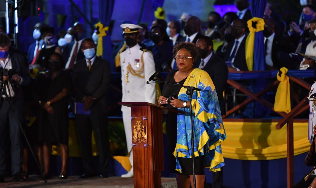 Celebran el primer aniversario de la republica de Barbados : Noticias de