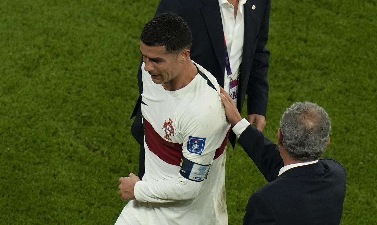 Fernando Santos, tecnico de la eliminada Portugal, no se arrepiente de dejar a Cristiano Ronaldo en el banco : Deportes de Puerto Rico