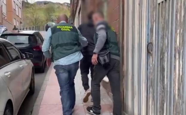 Cae una banda criminal que secuestro a un joven en Asturias a punta de pistola : Noticias de España