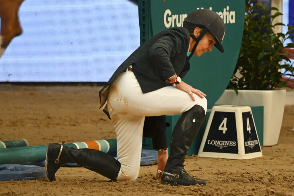 La infanta Elena sufre una aparatosa caida de su caballo en una competicion : Entretenimiento de España