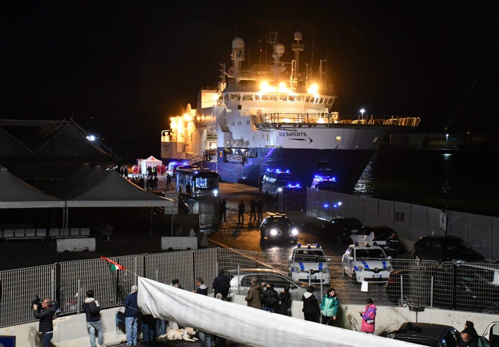 Sanchez y Meloni se reunen este viernes por primera vez en Alicante aunque dejaran de lado el rechazo italiano a rescatar migrantes : Noticias de España