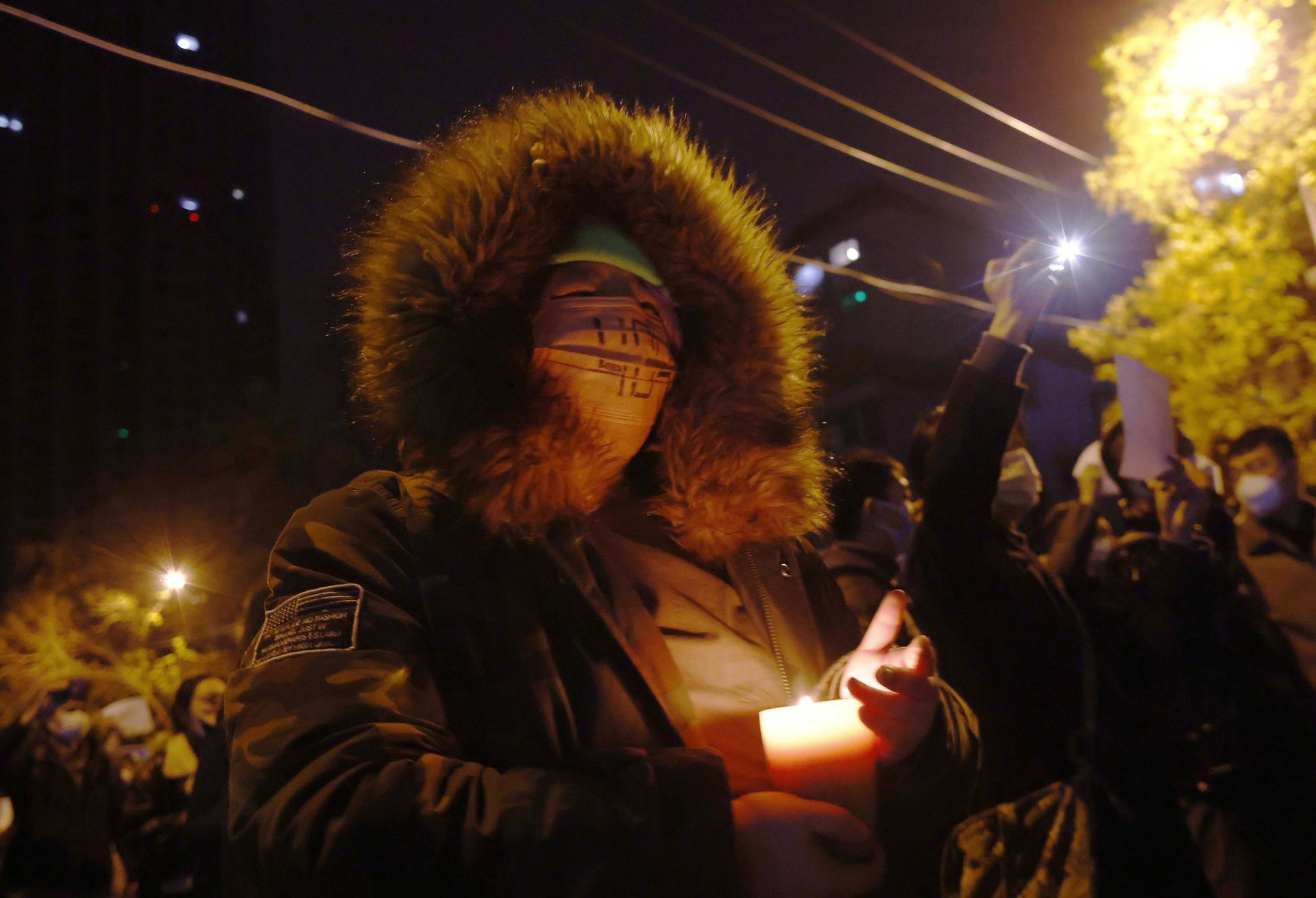 Detenido un periodista de la BBC en China tras ser “golpeado y pateado” por la Policia durante las protestas por las politicas anti-covid : Internacional de