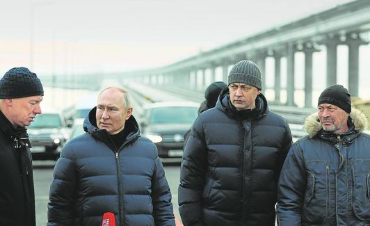 Moscu acusa a Kiev de penetrar cientos de kilometros en Rusia para atacar dos bases aereas : Internacional de