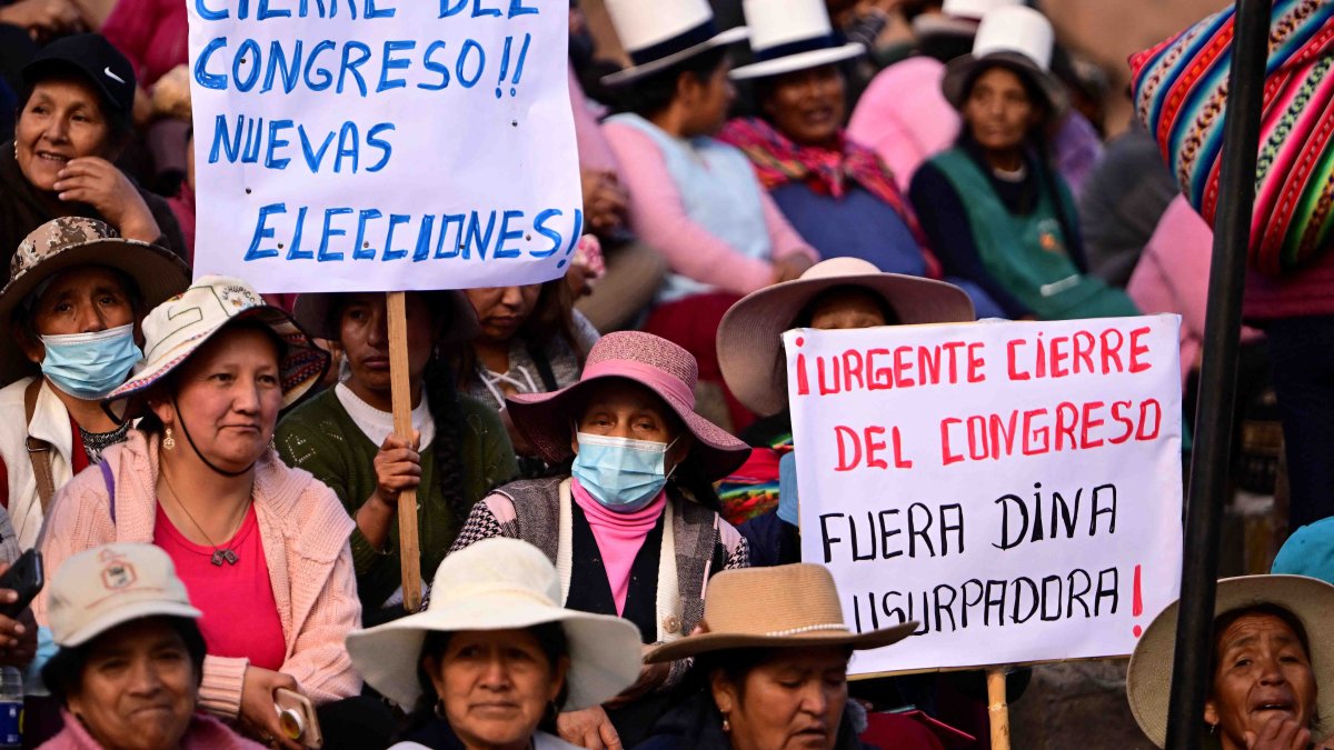 El Congreso de Peru aprueba el adelanto de las elecciones para abril de 2024 : Noticias de