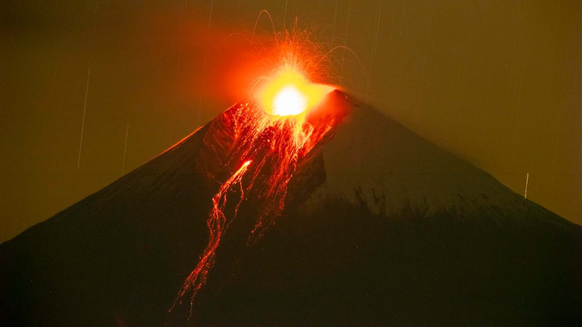 Explosion del volcan Sangay pone a vibrar la tierra a miles de pies de distancia : Noticias de