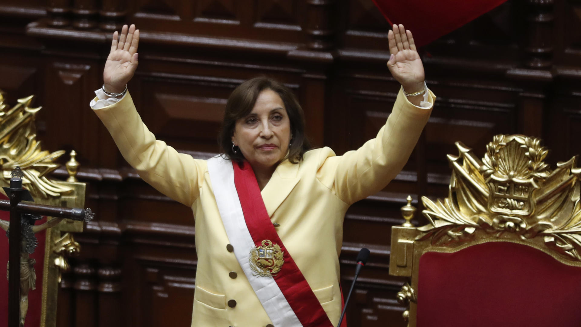 Dina Boluarte jura como primera presidenta de la historia de Peru : Noticias de