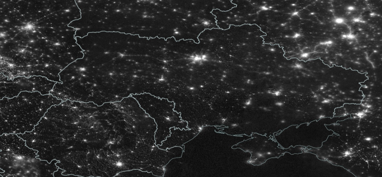 Las imagenes de satelite revelan una Ucrania a oscuras por la destruccion de su red electrica tras los bombardeos rusos : Internacional de