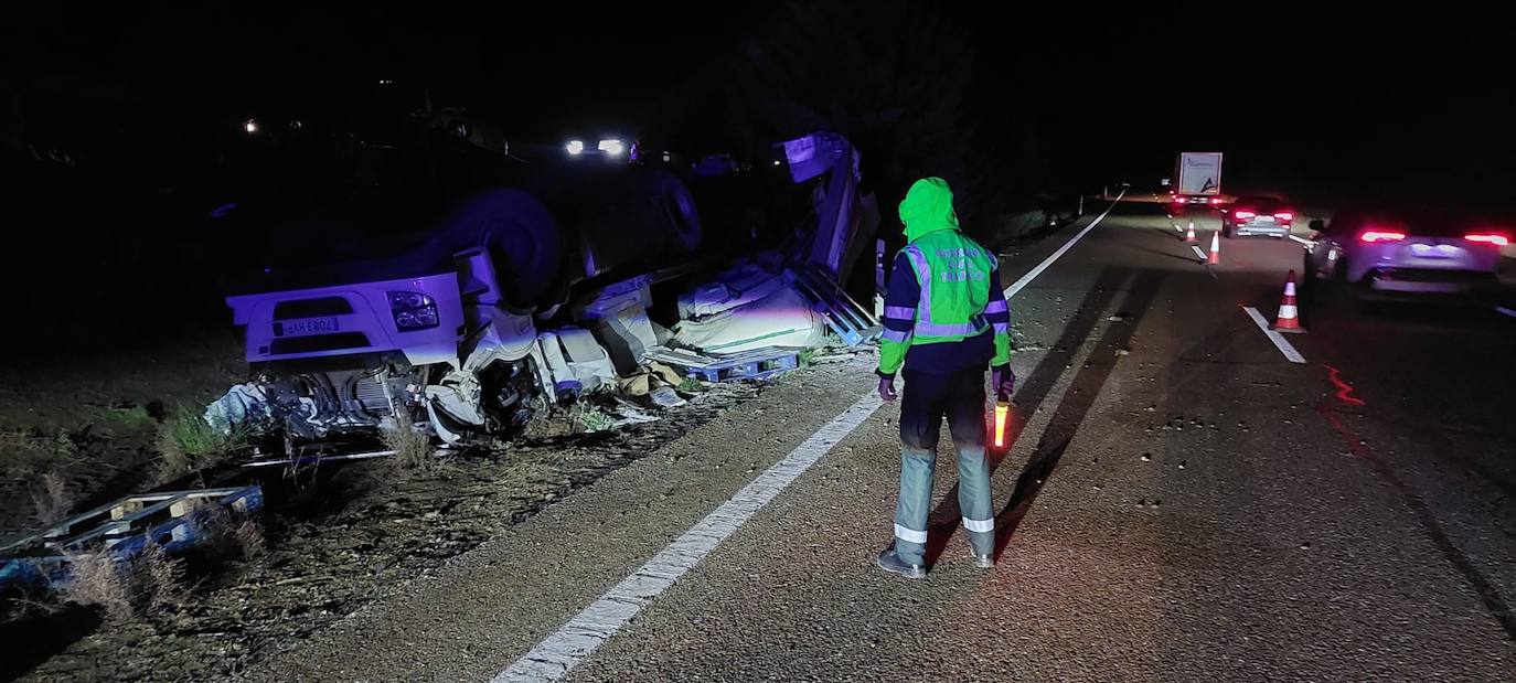 Fallece el conductor del camion que choco con un autobus de la linea Madrid-Asturias : Noticias de España